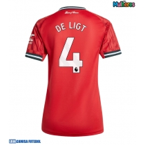 Camisa de Futebol Manchester United Matthijs de Ligt #4 Equipamento Principal Mulheres 2025-26 Manga Curta